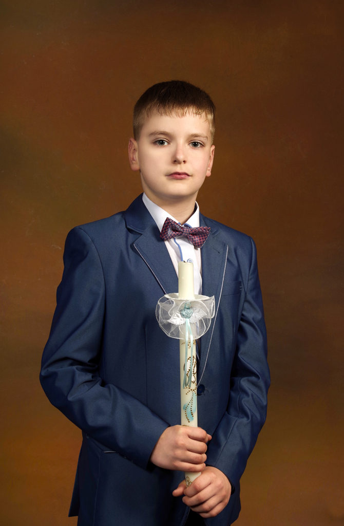 zdjęcia komunii w studio fotograficznym