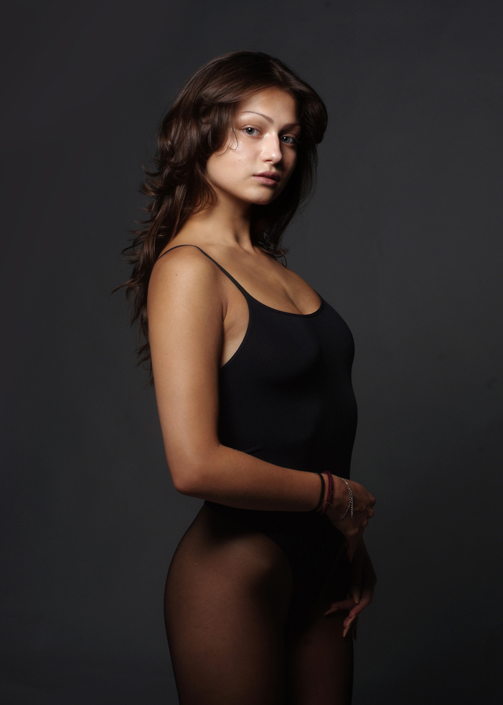 Testy agencyjne – pierwsza sesja modelki · Pierwsza sesja – testy i polaroidy do portfolio modelki, Łódź, sesja zdjęciowa Łódź