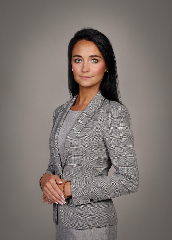 Fotografia Biznesowa i Korporacyjna Poznań. Sesje Wizerunkowe i Biznesowe. Profesjonalne zdjęcie do CV. Zdjęcia dla firm. Fotograf biznesowy.